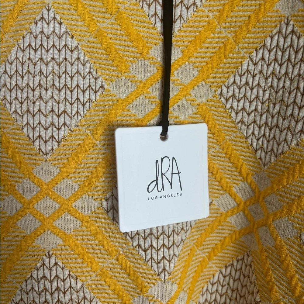 DRA Yellow and White Dress - Picture 4 of 4